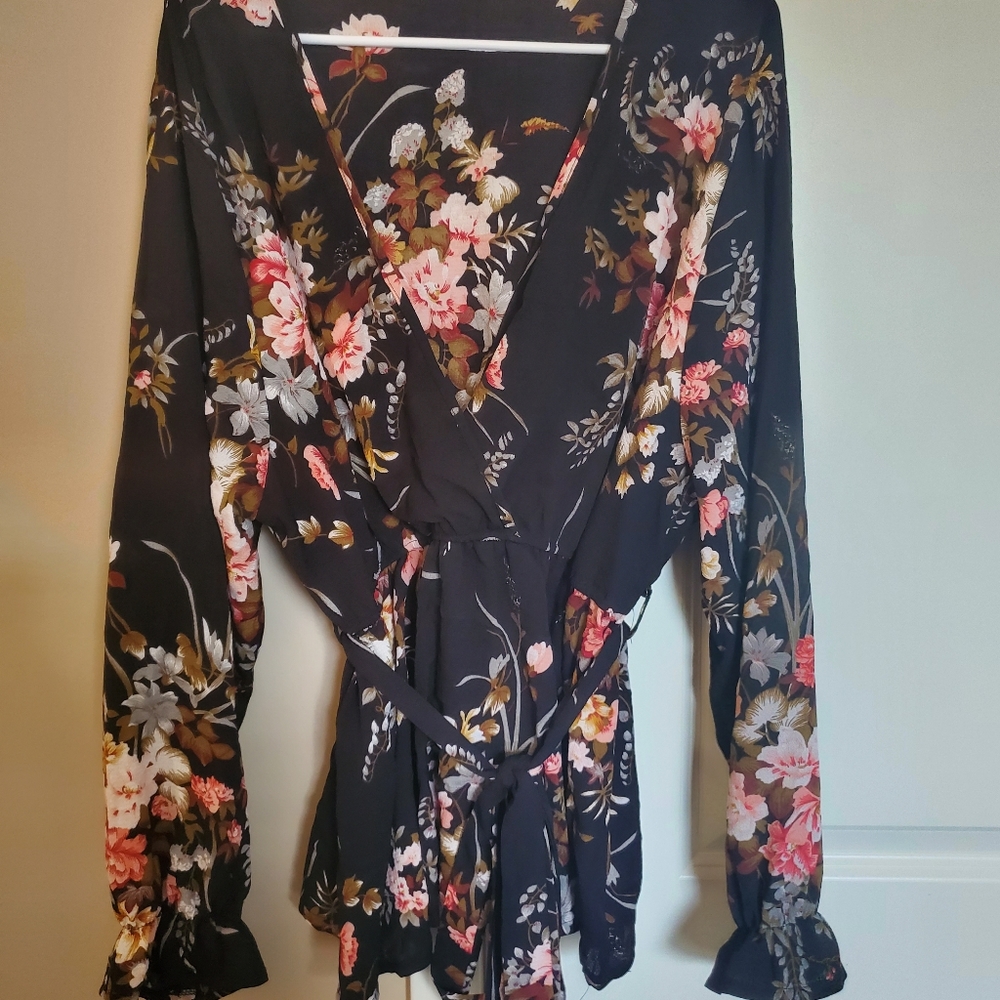 Women's Plus size black floral v neck wrap top blouse 3x